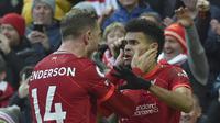 Pemain anyar Liverpool, Luis Diaz, mencetak gol bagi The Reds saat menghadapi Norwich pada laga pekan ke-26 Liga Inggris di Anfield, Sabtu (19/2/2022). Liverpool menang 3-1 dalam laga ini. (AP Photo/Rui Vieira)