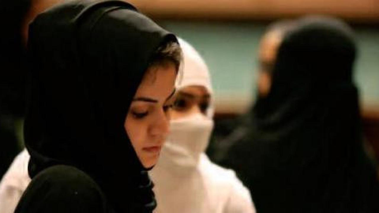 Foto perempuan pertama kali muncul di buku pelajaran Saudi