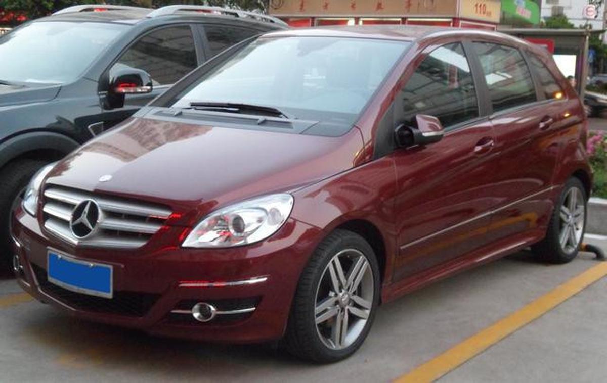 8 Rekomendasi Mobil Mercedes dengan Harga di Bawah Rp 100 Juta!