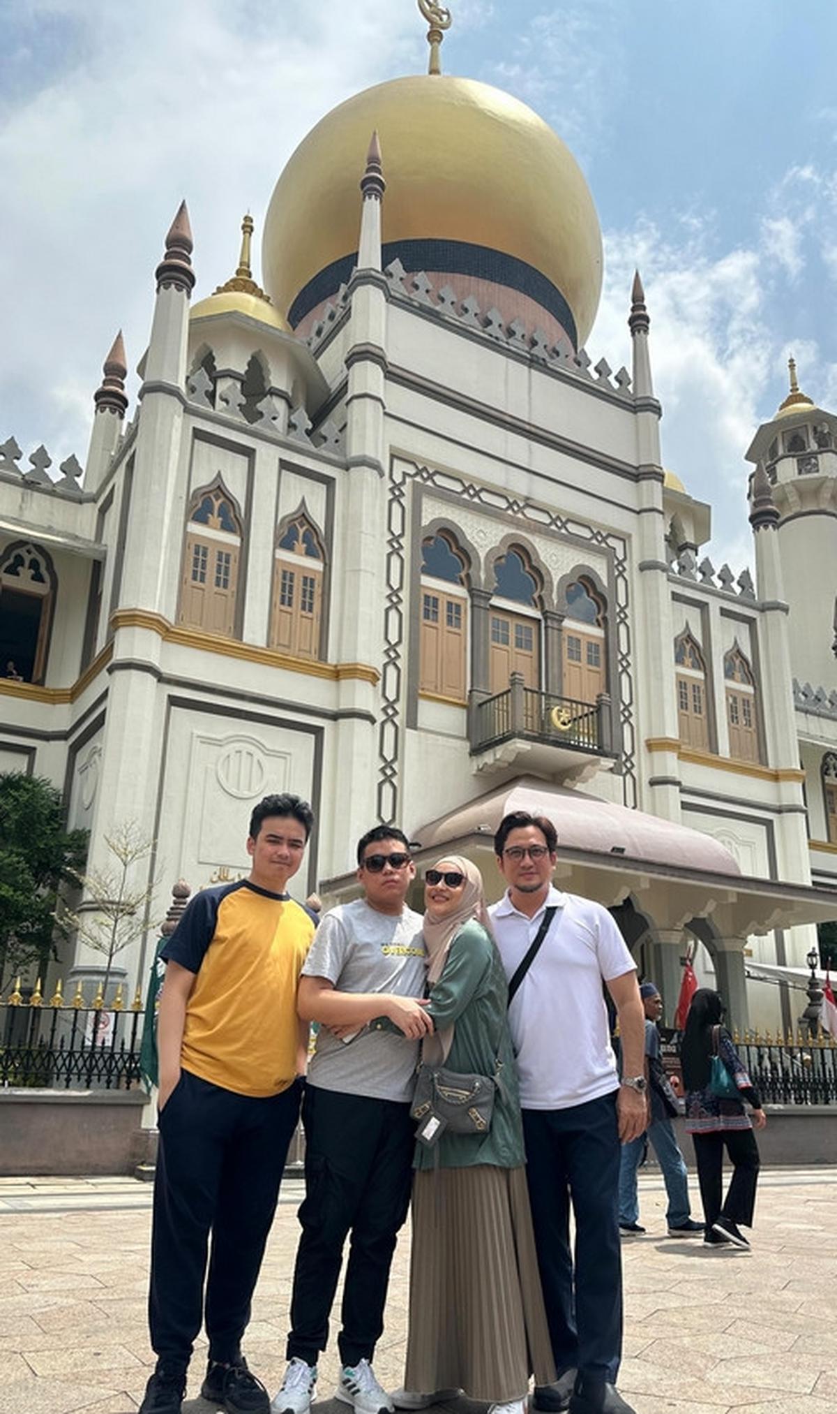 Cindy dan Firman mengurus kepindahan mereka dengan saksama.&nbsp;