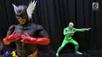 Dua orang cosplayer dengan baju superhero ketika beraksi pada acara  Festival Popcon Asia 2017 di JCC, Jakarta, Minggu (6/8). Kegiatan ini menampilkan karya pelaku industri film, animasi, komik hingga game. (Liputan6.com/Fery Pradolo)