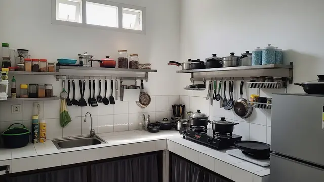 Cara Menata Dapur Belakang Rumah Sempit agar Tidak Becek Saat Hujan Deras dengan Menyimpan Barang Sesuai Frekuensi Penggunaan