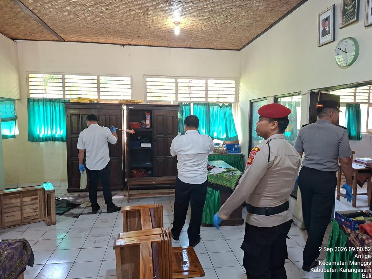 Kepolisian mendatangi SD Negeri 3 Antiga Kelod, Desa Antiga Kelod, Kecamatan Manggis, Kabupaten Karangasem, Bali. (Dokumentasi Humas Polres Karangasem).