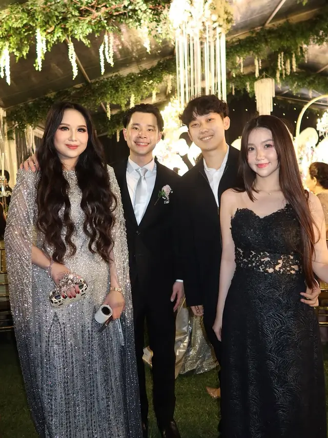 6 Potret Sisca Kohl dan Jess No Limit di Pernikahan Jessica Jane, Memukau