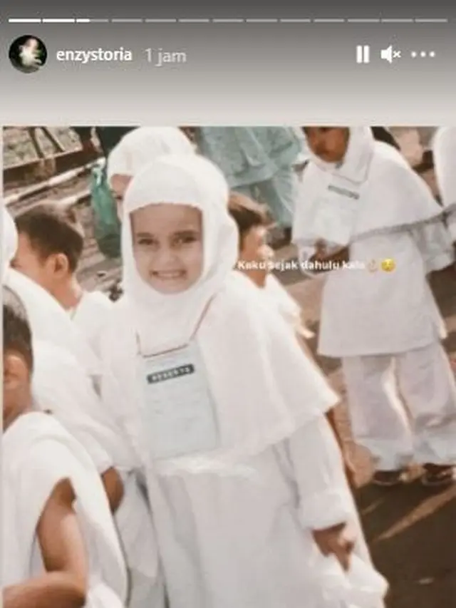 6 Potret Dulu dan Kini Enzy Storia ketika Pakai Hijab, Semasa Kecil Ikut Pesantren Kilat