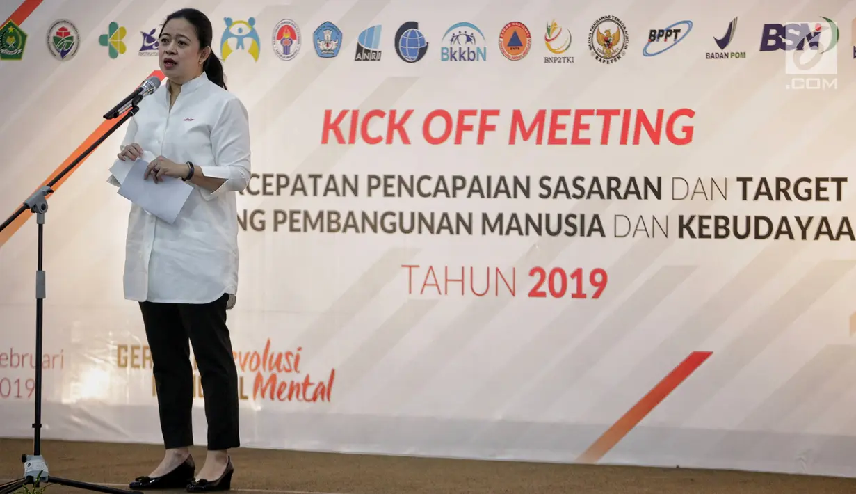 Menko PMK Puan Maharani memimpin Kick Off Meeting Percepatan Pencapaian Sasaran dan Target Bidang Pembangunan Manusia dan Kebudayaan 2019 di Jakarta, Senin (11/2). Rapat bertujuan menyelesaikan Rencana Kerja Pemerintah 2019. (Liputan6.com/Faizal Fanani)