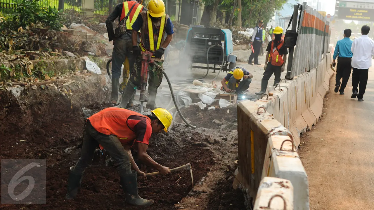 Pembangunan Flyover Pancoran Ditarget Kelar Desember 2017-JAkarta- Yoppy Renato-20170411