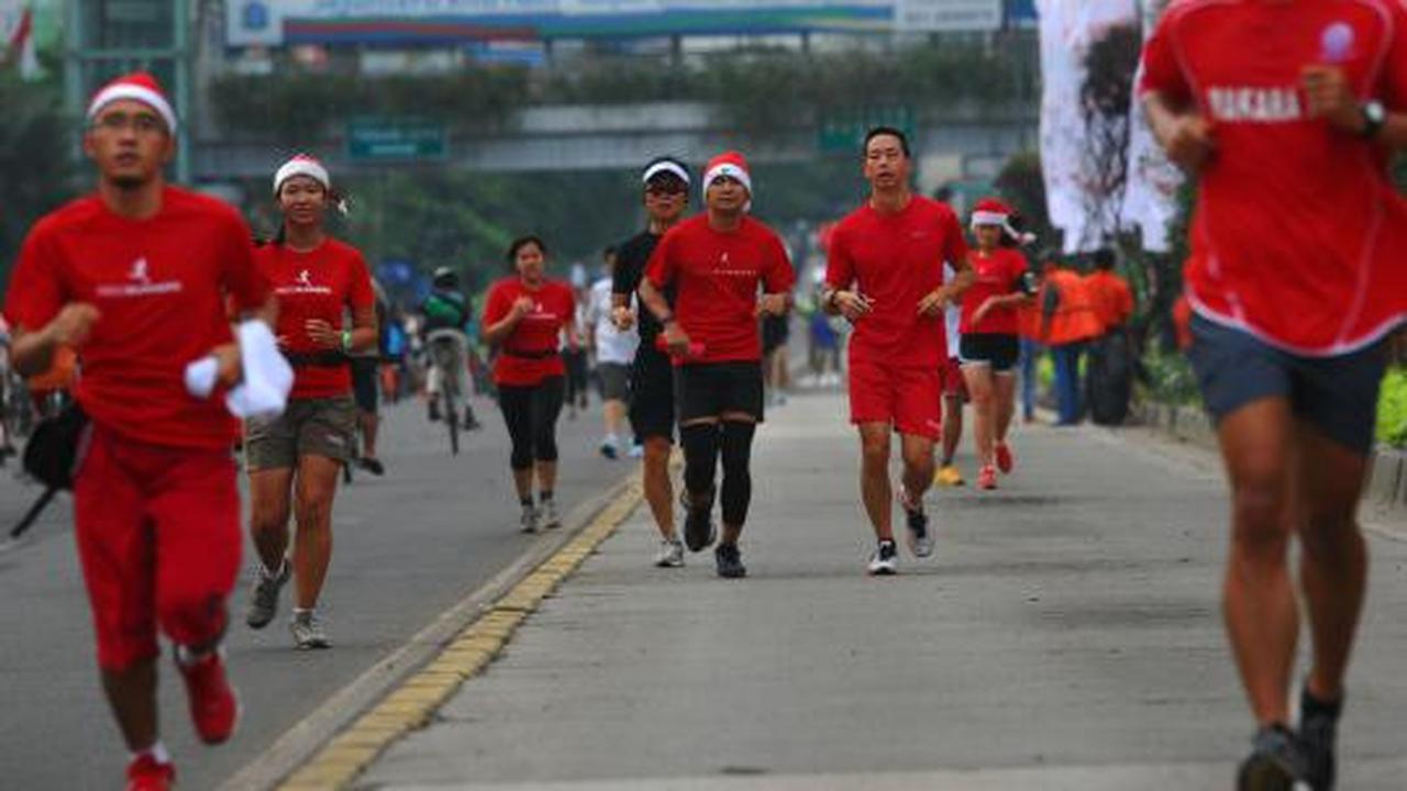 Sambut damai Natal dengan lari pagi bertopi 'Santa Claus'
