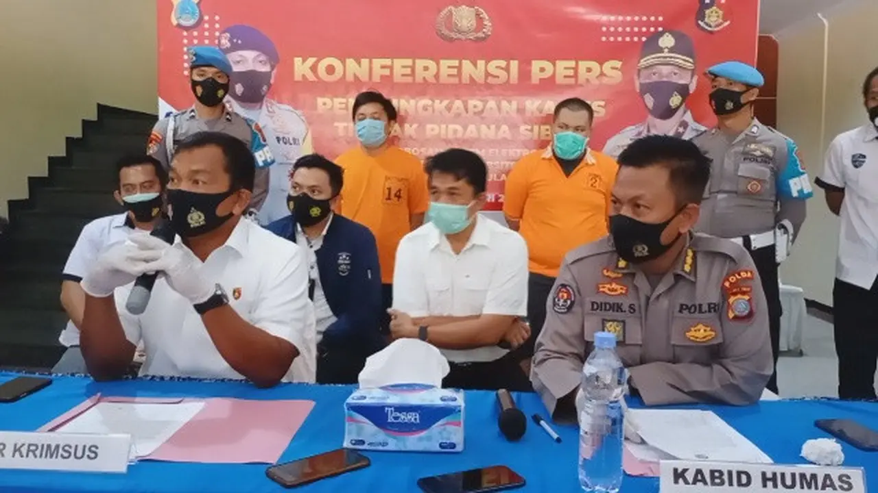 Kabid Humas Polda Sulteng, AKBP Didik Supranoto saat menggelar Konferensi Pers (Arfandi Ibrahim/Liputan6.com)