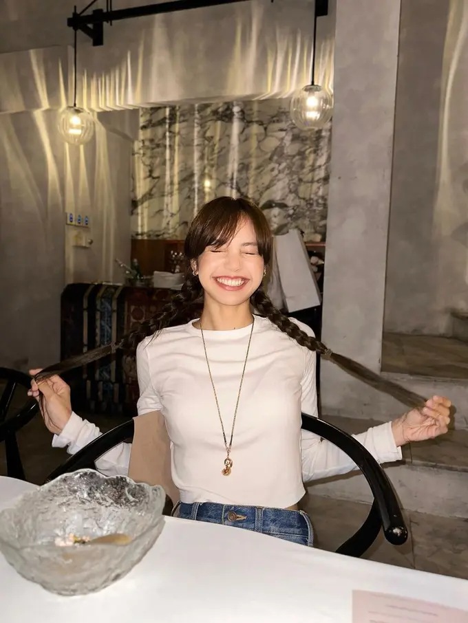 Lisa Blackpink kini tampil tanpa poni