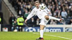 Berikut video gol-gol terbaik Liga Champions. Tendangan voli Zinedine Zidane ke gawang Bayer Leverkusen pada final Liga Champions 2001/2002 menjadi salah satu gol terbaik.