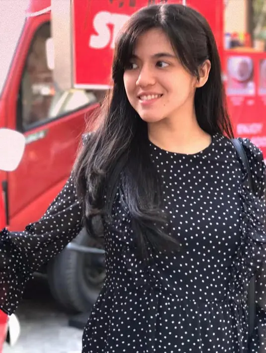 Selain itu, Una juga menuliskan kalimat syukur lantaran telah dipercaya untuk berkesampatan menjadi orang tua dengan dikaruniai seorang bayi laki-laki. (Instagram/putriuna)