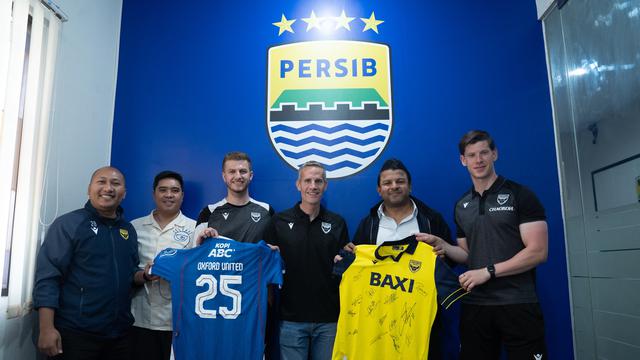 Oxford United berkunjung ke kantor Persib Bandung