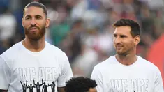 Sergio Ramos merupakan rival sengit Messi di Liga Spanyol yang saat ini berubah menjadi partner satu tim. Mereka didatangkan menuju Paris Saint-Germain pada bursa transfer musim panas ini. Ramos juga sempat bermain dengan Cristiano Ronaldo ketika membela Real Madrid. (Foto: AFP/Bertrand Guay)