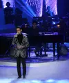 Penyanyi solo Afgan Syahreza ikut terlibat dalam konser Yovie Widianto yang mengambil tema Beranda Cinta Yovie & His Friends. Konser digelar Rabu, (3/5) itu disiarkan SCTV. (Nurwahyunan/Bintang.com)