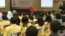 VP of Talent Bukalapak Gema Buana Putra menjadi pembicara dalam Emtek Goes To Campus di UGM, Yogyakarta, Selasa (16/10/2018). EGTC juga menghadirkan kompetisi news presenter, inspiring sharing dan entertainment talk. (Liputan6.com/Herman Zakharia)