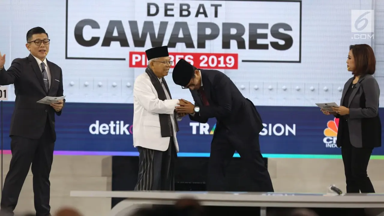 Sandiaga Uno Cium Tangan Ma'ruf Amin