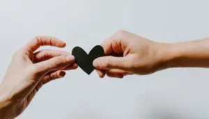 8 Tanda Merasa Aman Secara Emosional dengan Pasangan