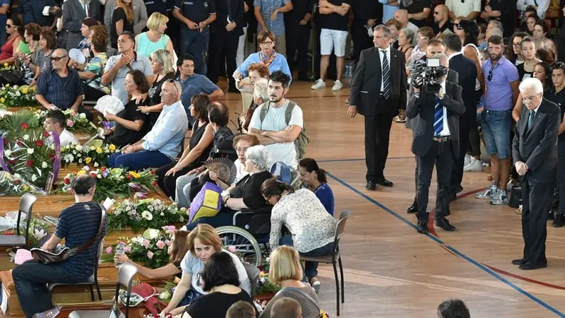Pemakaman Massal Korban Gempa Italia Dimulai