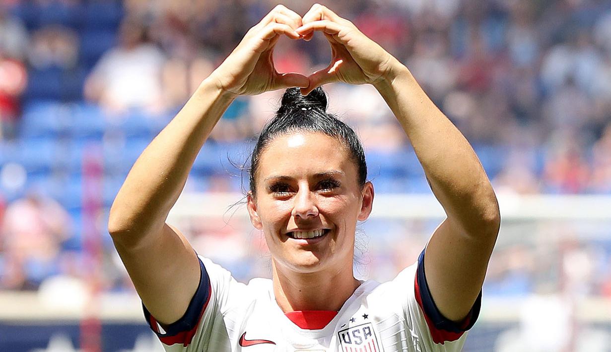 Ali Krieger (34 tahun) yang menempati posisi sebagai bek sudah bergabung dengan timnas AS sejak 2008 dan bermain penuh di 7 laga saat timnas AS menjuarai Piala Dunia Wanita 2015. ( Getty Images/Elsa )
