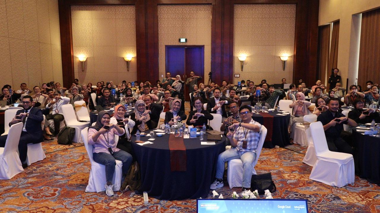 Business Insight Session dengan tema 'The Intelligent Enterprise: Driving Growth and Efficiency with Data–Powered AI'