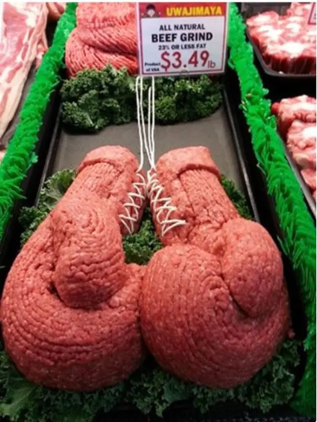 6 Patung di Toko Ini Dibuat dari Daging Cincang Asli, Bikin Pengen Beli