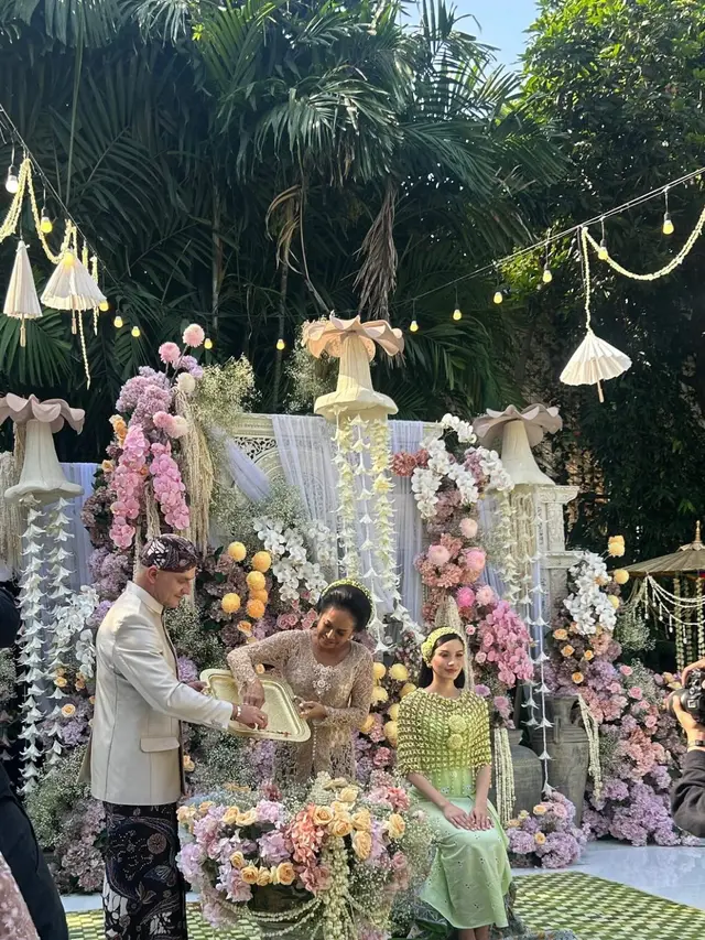 12 Potret Penampilan Alyssa Daguise saat Pengajian dan Siraman Jelang Pernikahan, Anggun dan Memukau dengan Nuansa Tradisi