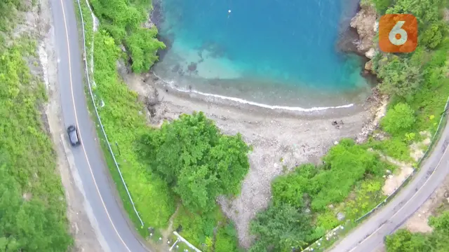 Pantai Spot Strike di Kabupaten Bone Bolango (Bonebo) yang tepat berada di Jalan Trans Sulawesi (Arfandi Ibrahim/Liputan6.com)