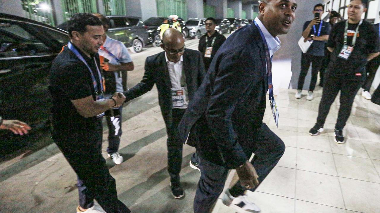 Patrick Kluivert, Alex Pastoor, Gerald Vanenburg, dan Denny Landzaat Saksikan Langsung Laga Persija Vs PSBS