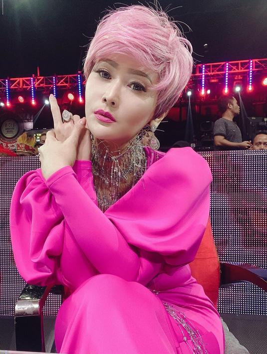 FOTO: Gaya Rambut Inul Daratista, Nyentrik Curi Perhatian ...