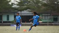 Liza Armanita, pesepak bola