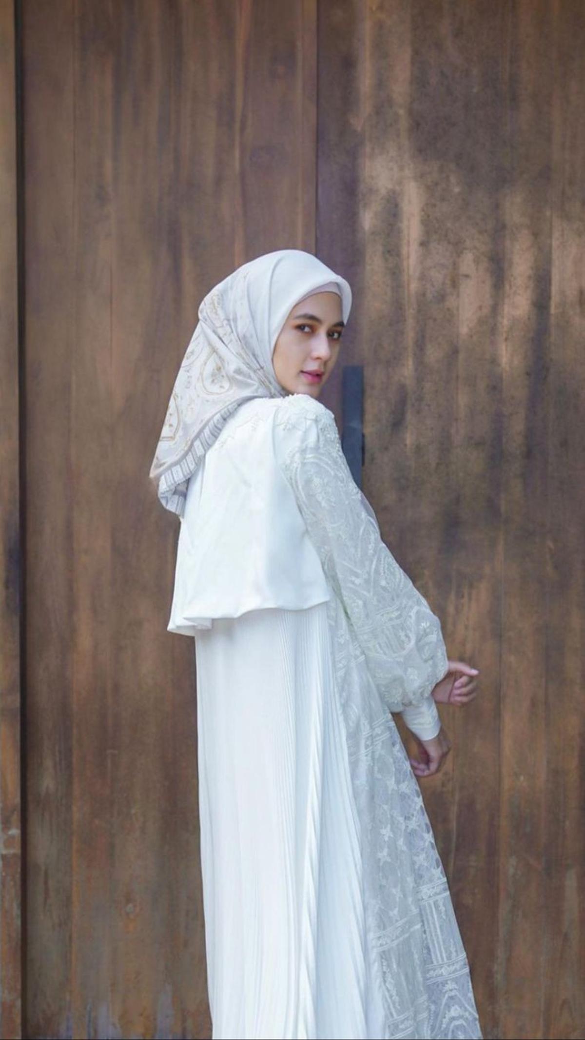 Pada lebaran tahun ini Paula sudah mantap mengubah penampilannya. Selain menutup aurat dengan berhijab, Paula juga tak banyak menggunakan make up. Ia juga disebut tak lagi menerima job yang menuntut dirinya lepas  hijab.