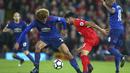 Pemain Liverpool, Emre Can mencoba melewati handangan dua pemain Manchester United pada laga Premier League di Stadion Anfield, Liverpool, Selasa (18/10/2016) dini hari WIB.  (AP/Dave Thompson)
