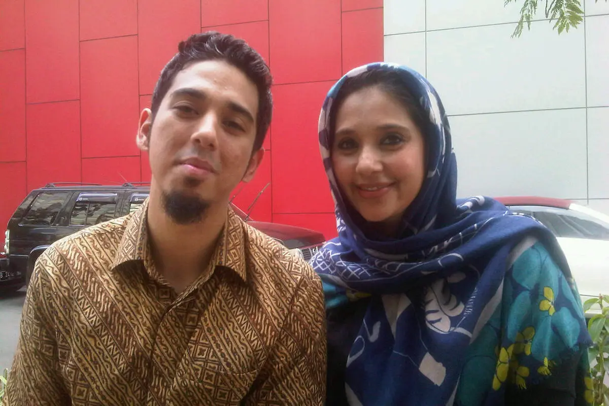 Cerita Ayu Azhari Tuntun Anak Berpolitik