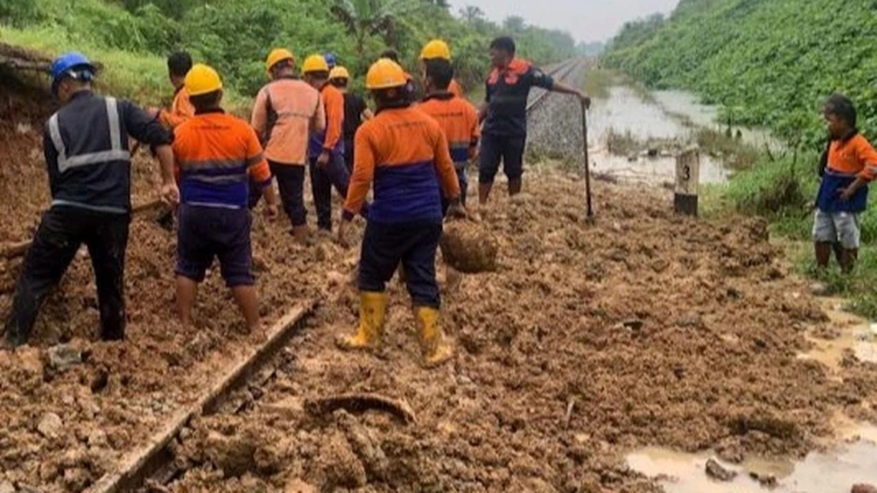 Kemenhub Genjot Rehabilitasi Jalur Kereta Api Terdampak Bencana di Aceh dan Sumatera