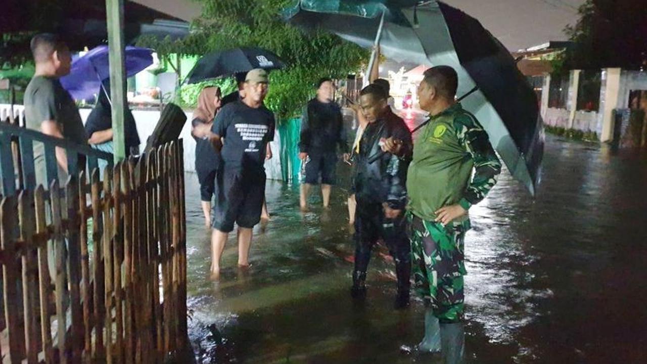 Banjir Lhokseumawe Rendam Pemukiman Warga hingga Asrama TNI, Danrem Soroti Kondisi Prajurit