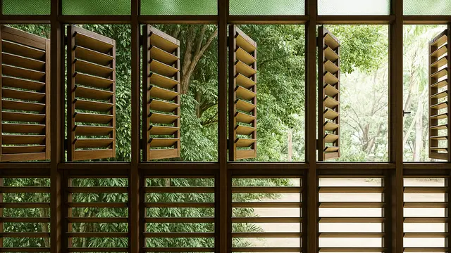 5 Model Ventilasi Rumah dari Kayu yang Estetik dan Fungsional