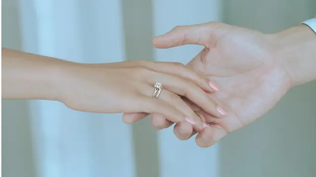 Selain Cincin Lamaran, 7 Isi Seserahan Pernikahan Ini Juga Wajib Dipersiapkan