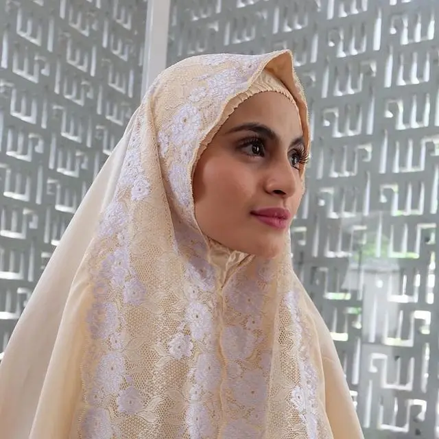 6 Potret Terbaru Asha Shara Usai Jadi Janda yang Tetap Kenakan Hijab