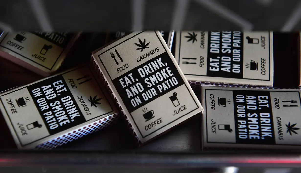 Kotak korek api untuk pelanggan terlihat di Lowell Cafe di Hollywood Barat, California (30/9/2019). Lowell Farms: A Cannabis Cafe merupakan kafe ganja pertama di Amerika Serikat. (AFP Photo/Frederic J. Brown)