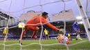 Pemain Chelsea, Ruben Loftus-Cheek (kanan), saat mencetak gol ke gawang cunthorpe United pada putaran ketiga Piala FA di Stadion Stamford Bridge, London, Minggu (10/1/2016). (AFP Photo/Glyn Kirk)