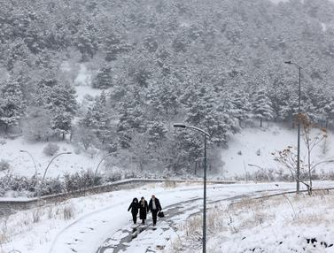 Salju Menyelimuti Turki