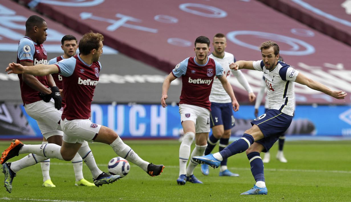 West Ham United. Harry Kane mampu mencetak 11 gol dan 4 assist ke gawang West Ham dari total 20 laga di semua ajang kompetisi. Dari 15 laga tersebut, Harry Kane membawa Tottenham Hotspur, Norwich dan Milwall 9 kali menang, 4 kali imbang dan 7 kali kalah. (AFP/Pool/Kirsty Wigglesworth)