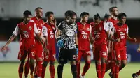 Para pemain Persija Jakarta merayakan kemenangan 2-0 atas Persib Bandung dalam laga leg pertama final Piala Menpora 2021 di Stadion Maguwoharjo, Sleman, Kamis (22/4/2021). (Bola.com/M Iqbal Ichsan)
