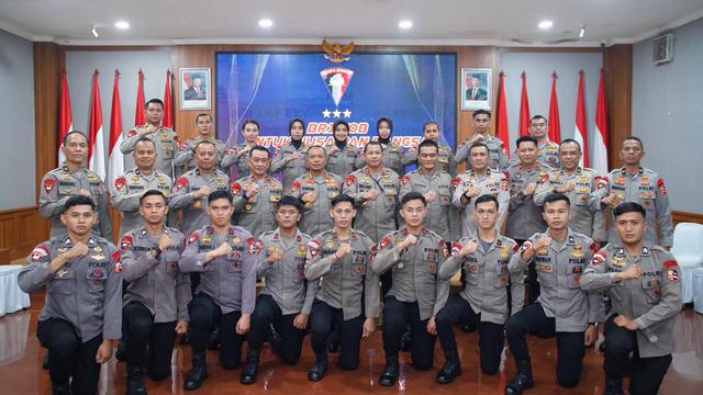 Sebanyak 21 personel Korps Brimob Polri dipilih memperkuat Timnas Indonesia dalam ajang bergengsi 6th FAI World Cup Indoor Skydiving