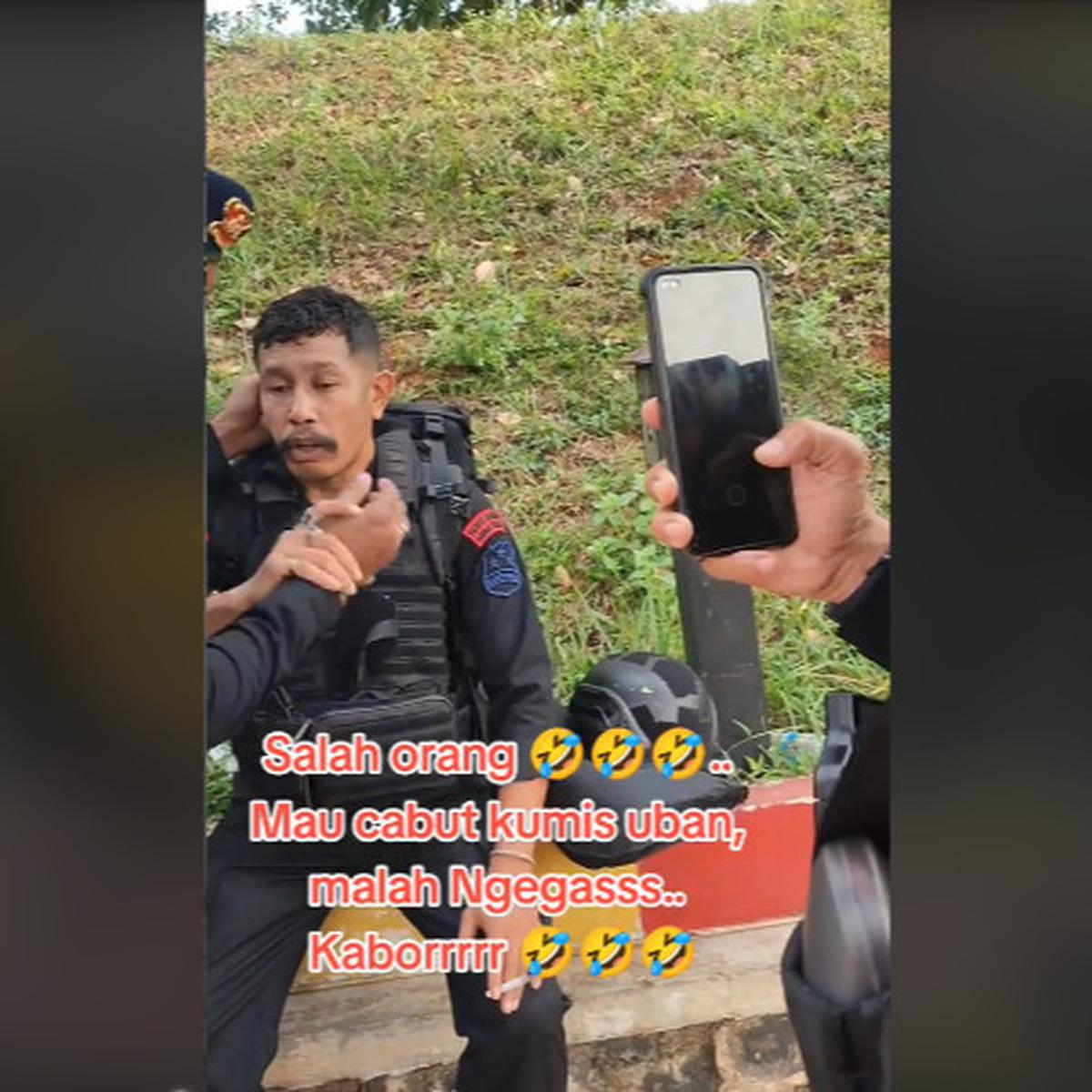 Anggota Brimob Berkumis