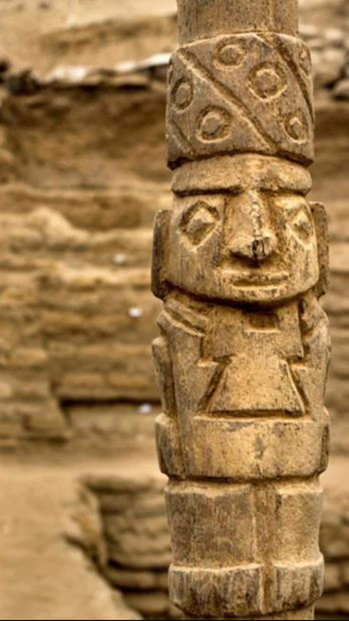 Selain itu, ikonografi yang diukir pada kedua tongkat itu memberikan petunjuk bahwa komunitas di Pachacamac memiliki kontak dengan kerajaan Tiwanaku, yang berlokasi di selatan Kekaisaran Wari, mencakup wilayah Peru, Bolivia, dan Chile.<br><br>Foto: Live S