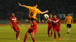 Laga antar kedua tim legenda sepak bola yang berlangsung di Stadion GBK Jakarta (7/6/2014) berakhir 5-2 untuk World Football Legends. (Liputan6.com/Helmi Fithriansyah)