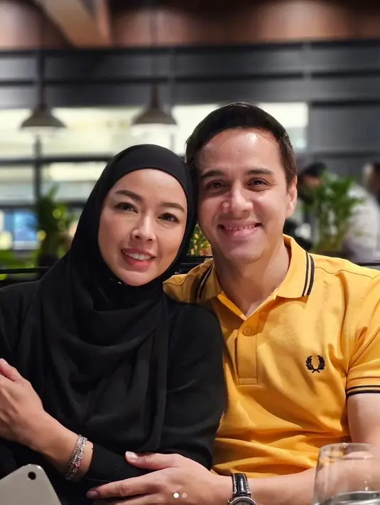 <p>Rionaldo namanya begitu populer tahun 2000-an. Lelaki berparas ganteng kelahiran Singkawang itu mengawali dari sinetron Di Sini Ada Setan tahun 2003 silam. Setelah itu, ia pun menghiasi layar kaca hingga sekarang. [Instagram/rio.stokhorst]</p>