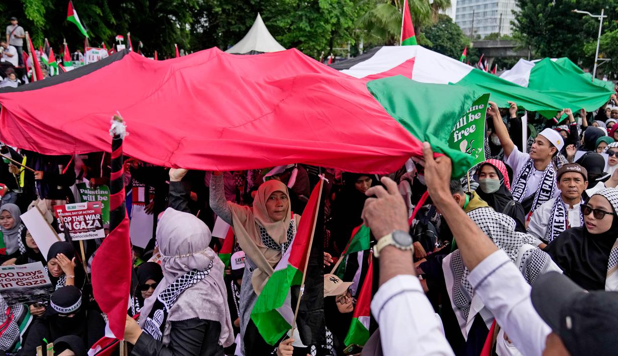 Aksi Protes Global dilakukan di 100 kota dunia untuk menuntut penghentian genosida di Gaza, Palestina. (AP Photo/Dita Alangkara)